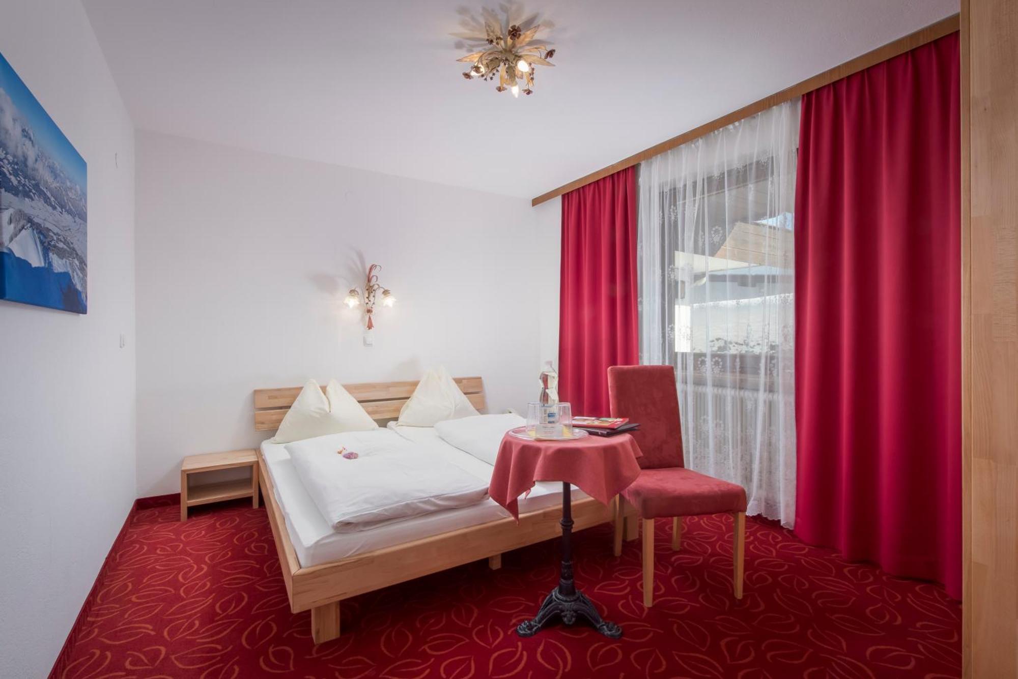 Familienhotel Central سانكت يوهان ان تيرو الغرفة الصورة